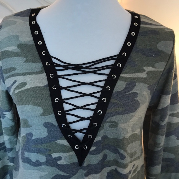 Camo low cut, V neck top - Picture 3 of 4